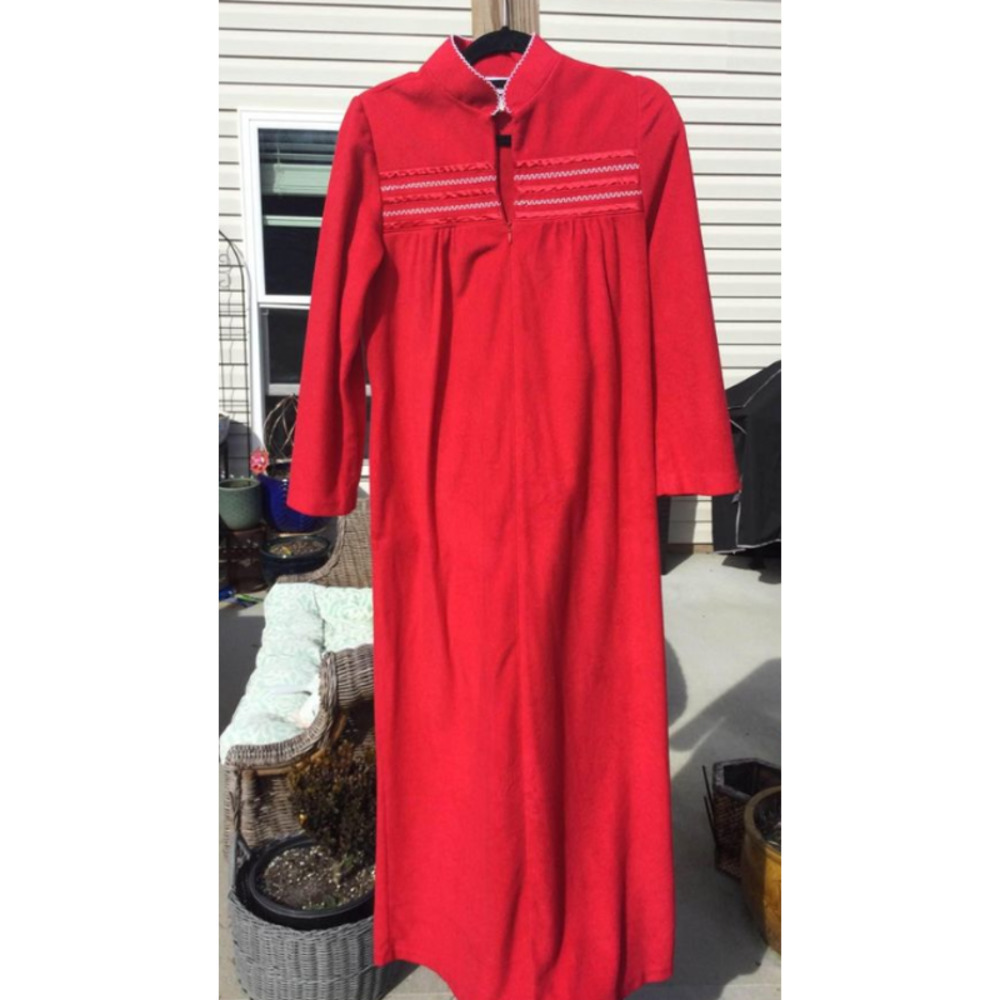 Vintage Appel womens house coat S small red embroidered robe chore‎ retro modest